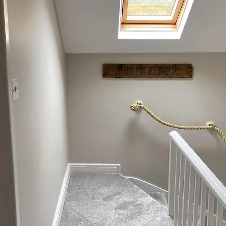 Holme Crest *